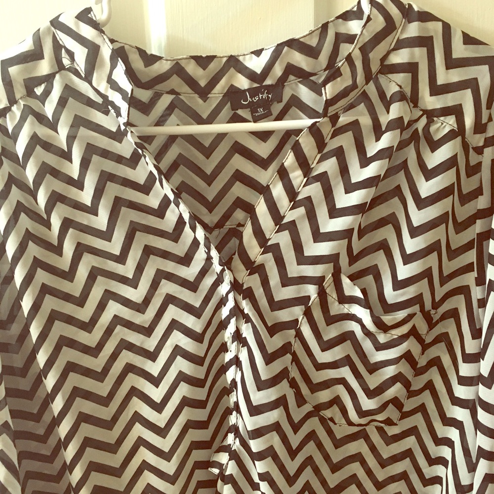 Black & White chevron top