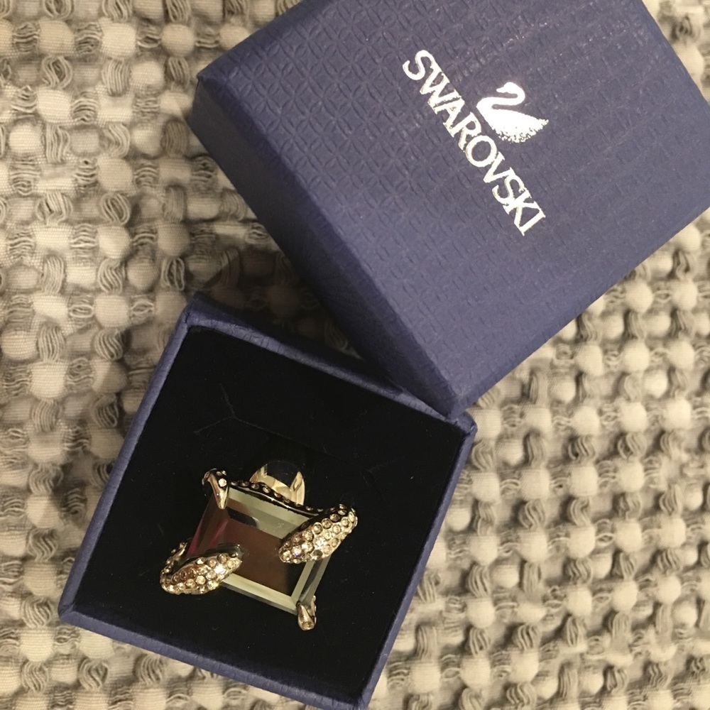 Swarovski Ring. Unique design.