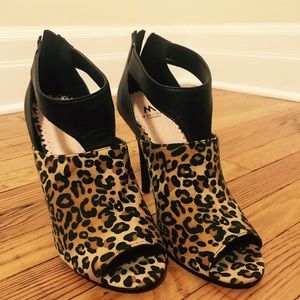 MADISON by SHOEDAZZLE BLACK LEOPARD HEELS