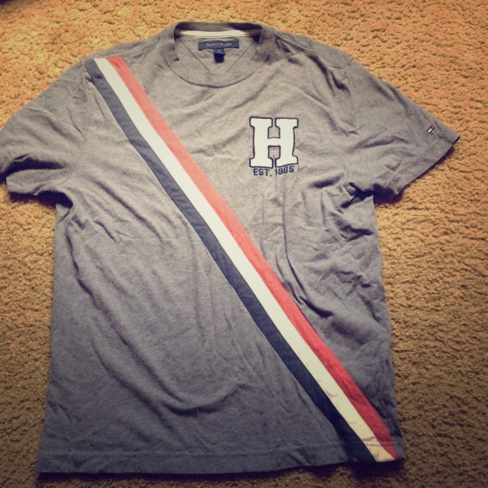 TOMMY HILFIGER TSHIRT
