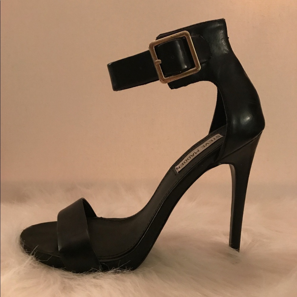 Steve Madden Black Leather Ankle Strap Sandal 8M