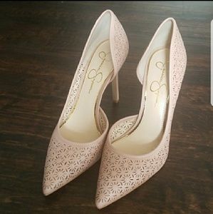 Absolutely beautiful- my foot is too wide for shoe