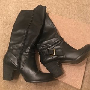 Black mid-calf block heel boots