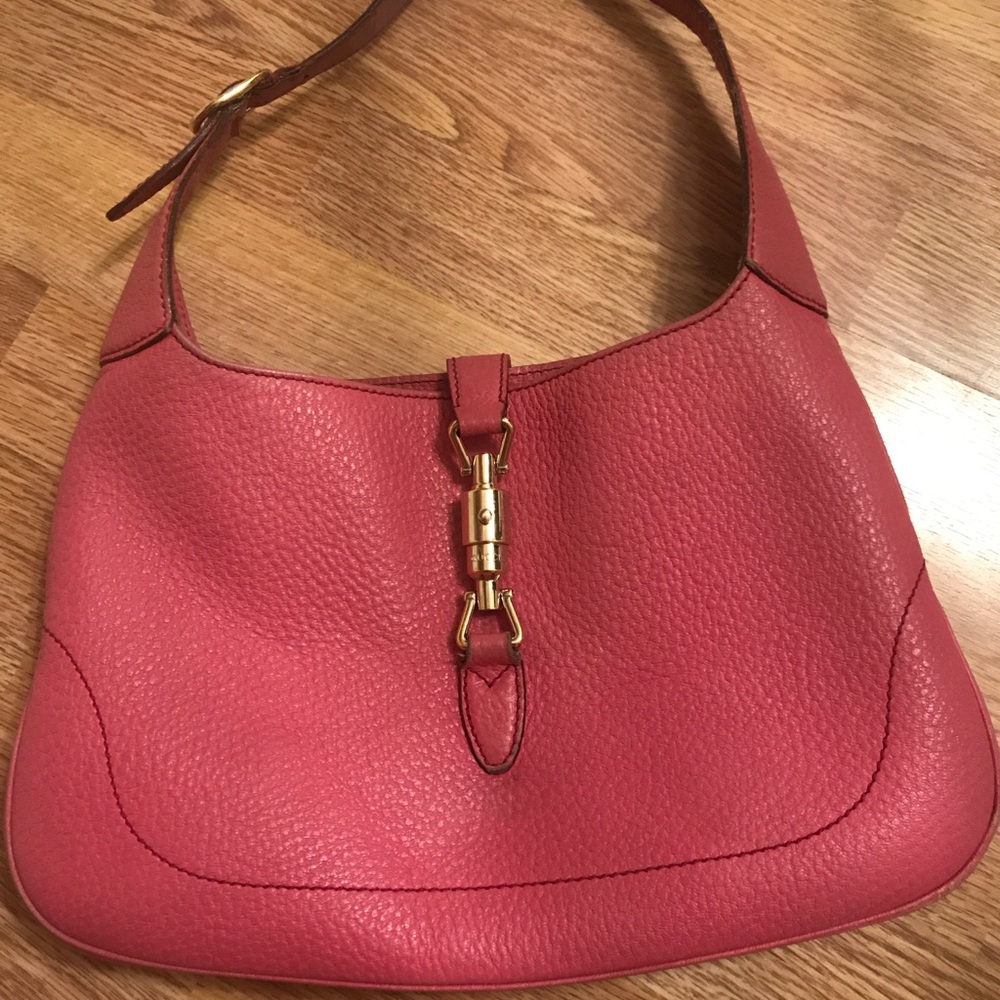 Pink Gucci leather purse with clasp