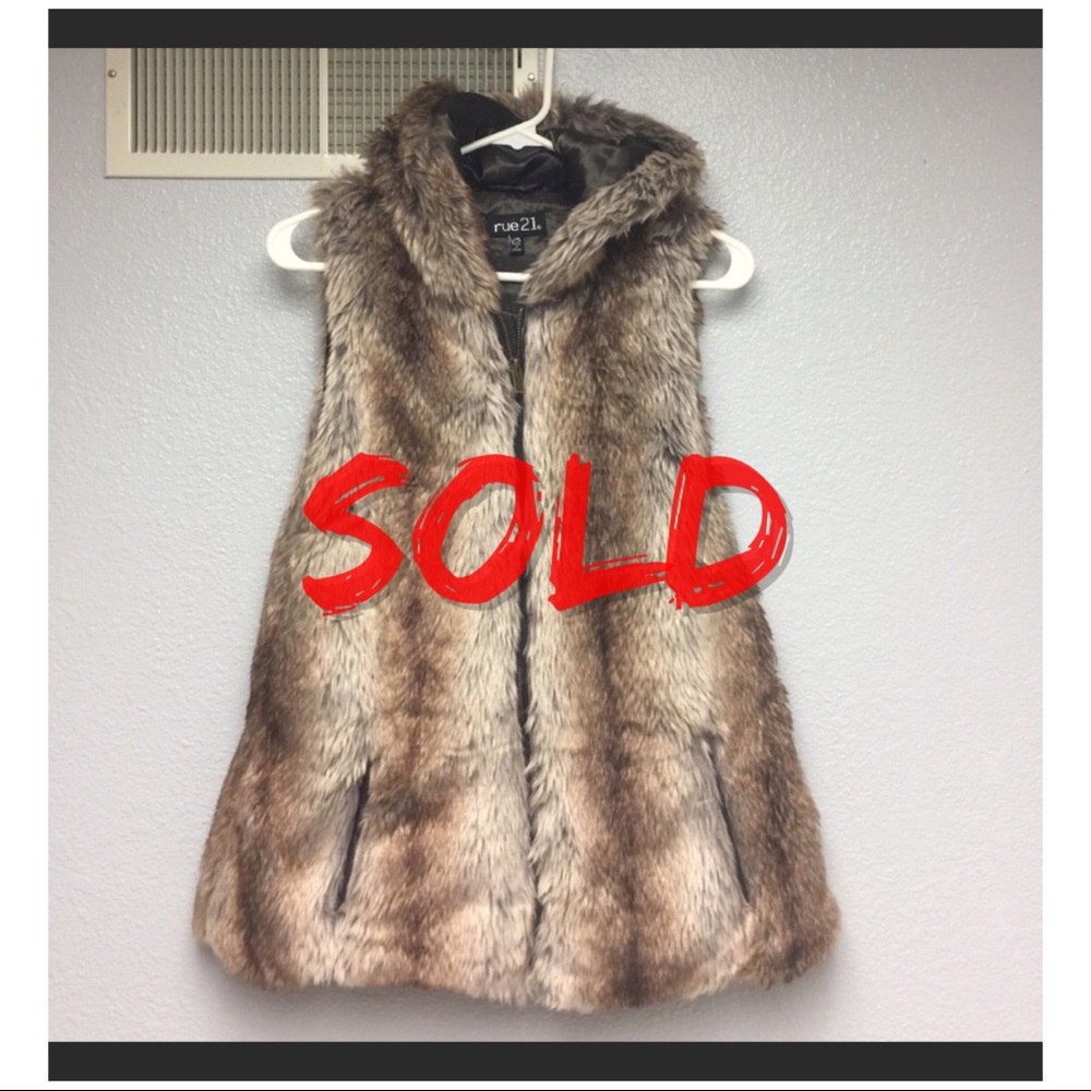SOLD Trendy Faux fur vest w hood. NWOT size L/XL