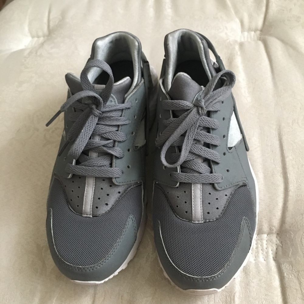 Nike Huaraches Runs