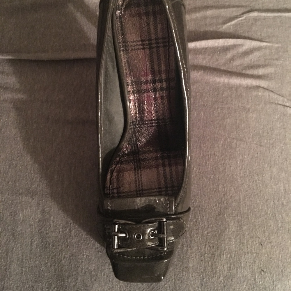 Patent leather charcoal gray platform stilletto.