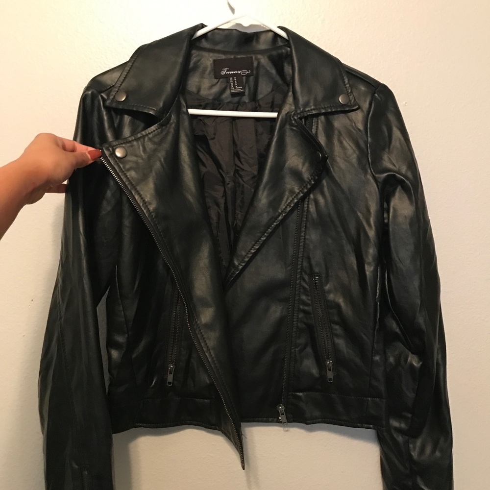 PERFECT FOR FALL BLACK FAUX LEATHER JACKET
