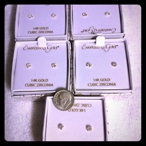 Cubic zirconia earring