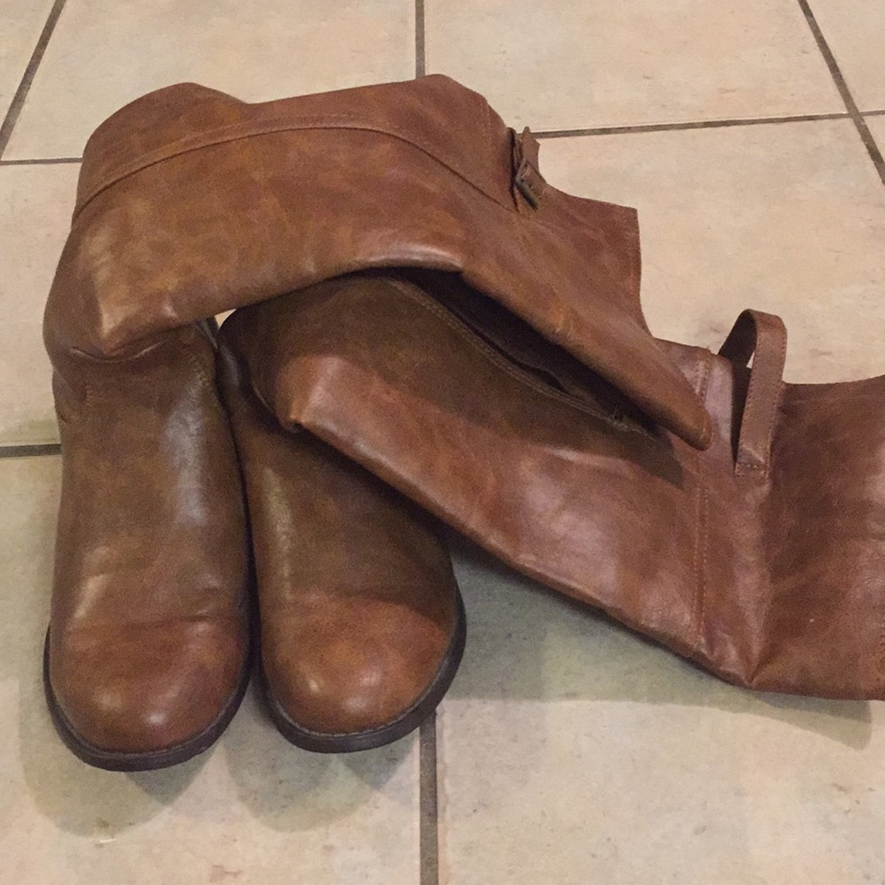 Boots - Picture 4 of 6