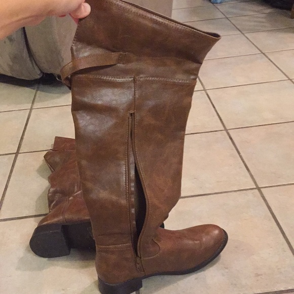 Boots - Picture 2 of 6