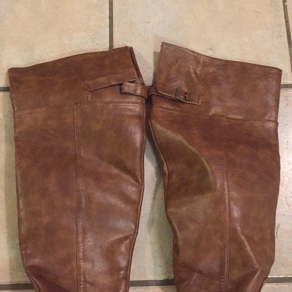 Boots - Picture 5 of 6