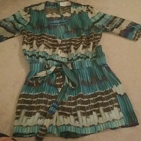 Paperdolls boutique romper- small - Picture 3 of 3