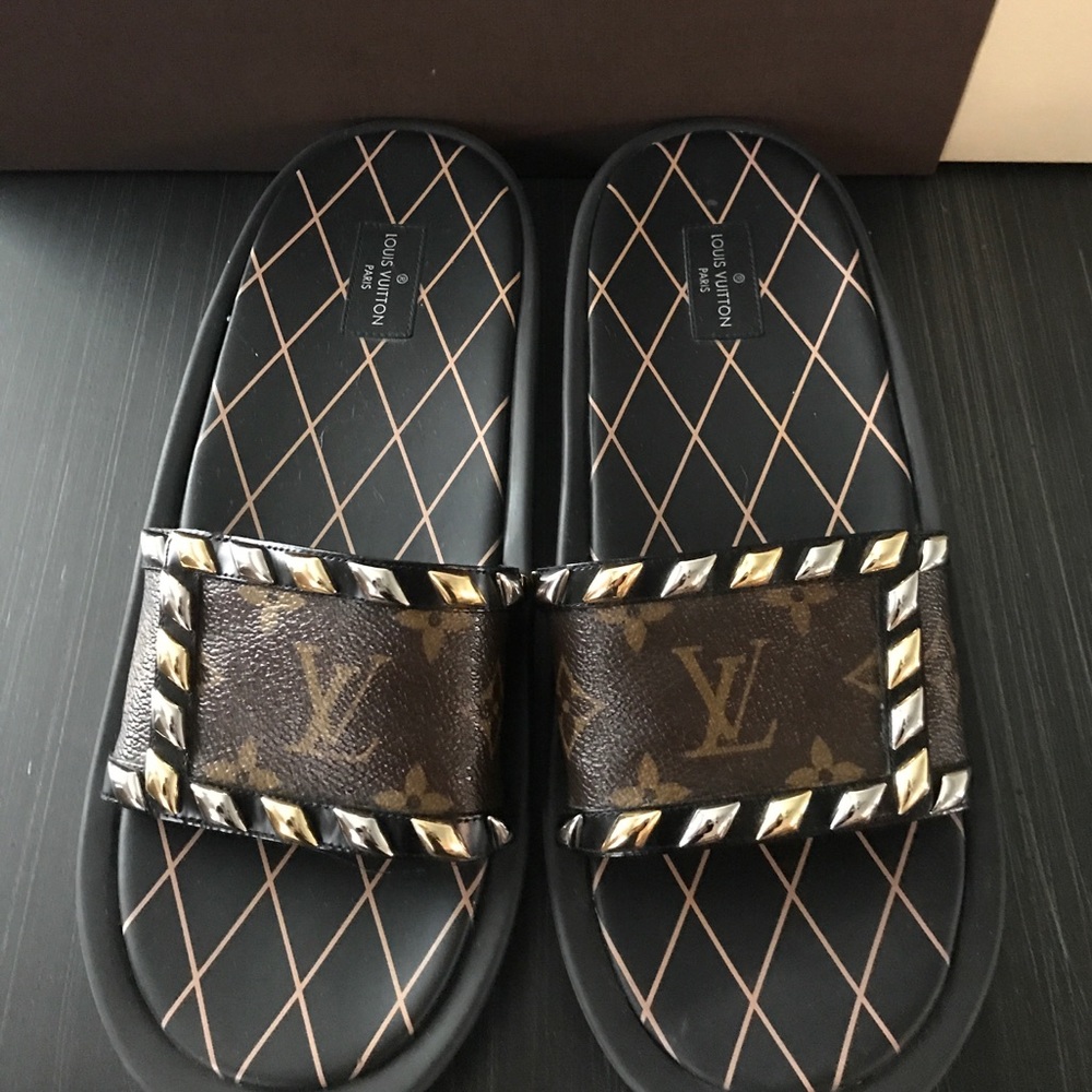 Louise Vuitton MM slide sandals size 41