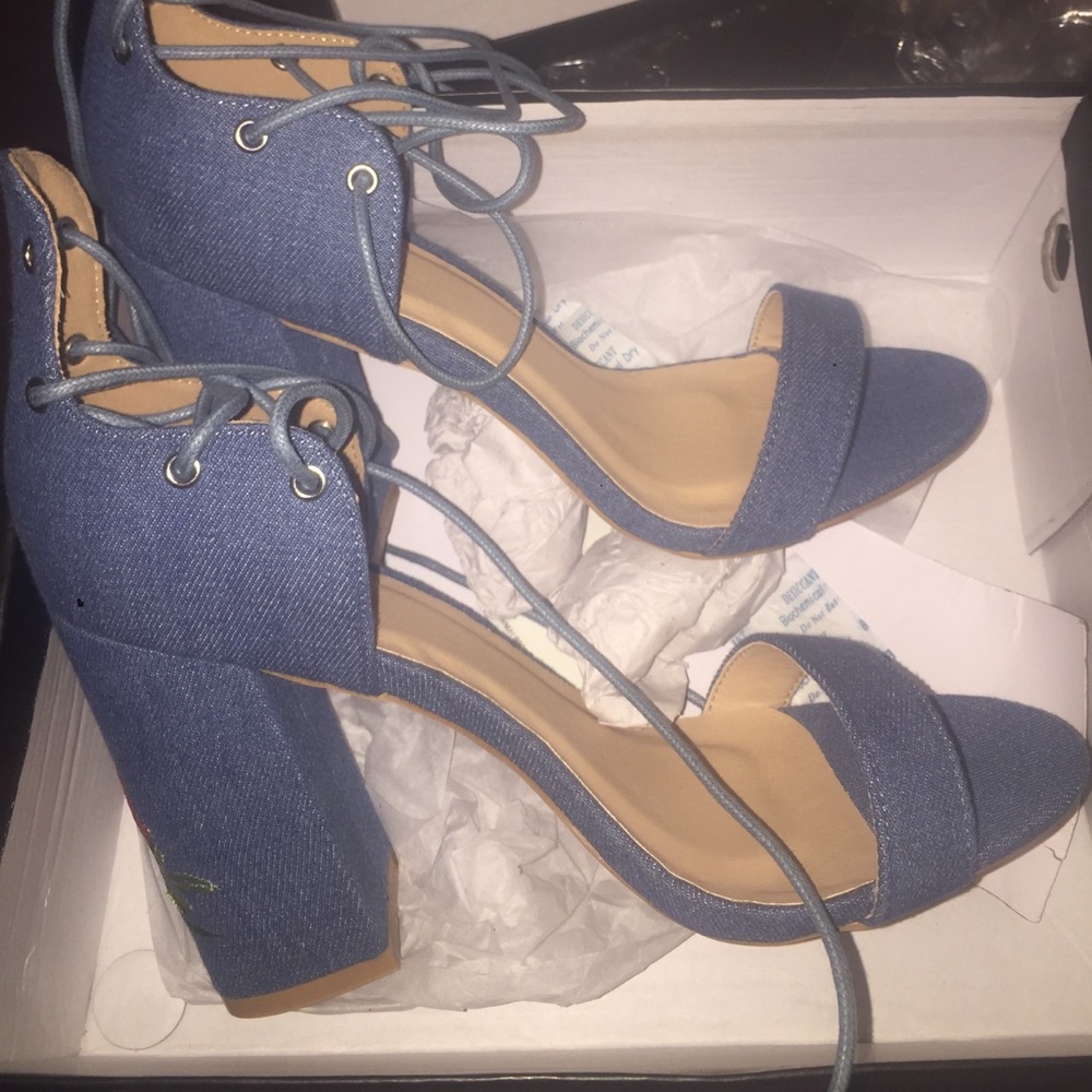 NWT denim embroidered lace up heels size 10