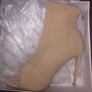 NWT Cape Robbin tan knit booties size 10