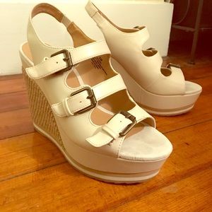 Tan/cream Nine West wedges