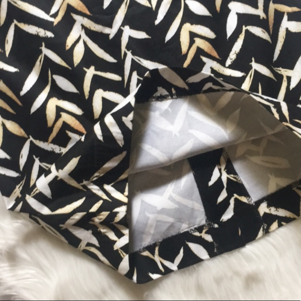 🎉HP🎉 Leaf Print Pencil Skirt - Picture 2 of 6