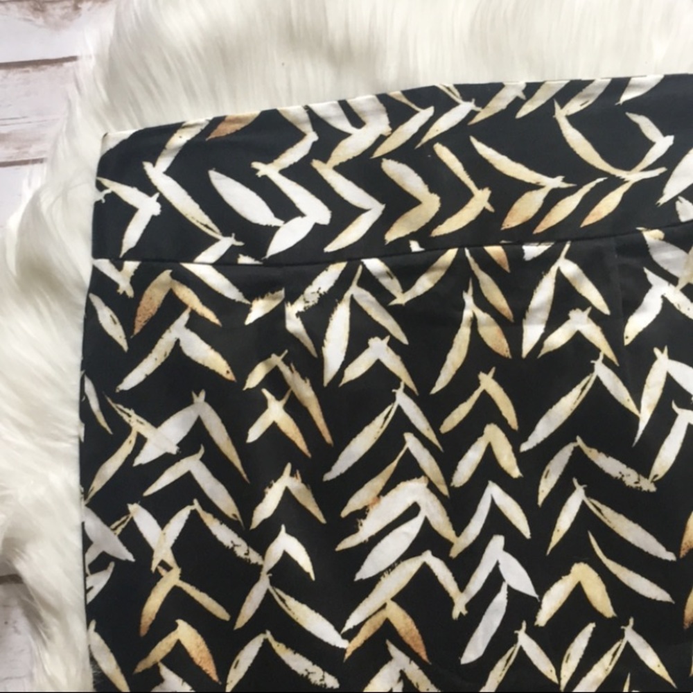 🎉HP🎉 Leaf Print Pencil Skirt - Picture 3 of 6