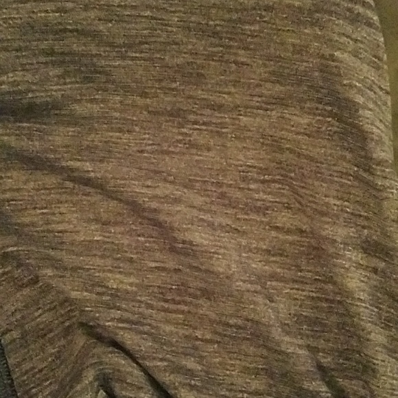 Lululemon tank size 4 - Picture 4 of 4