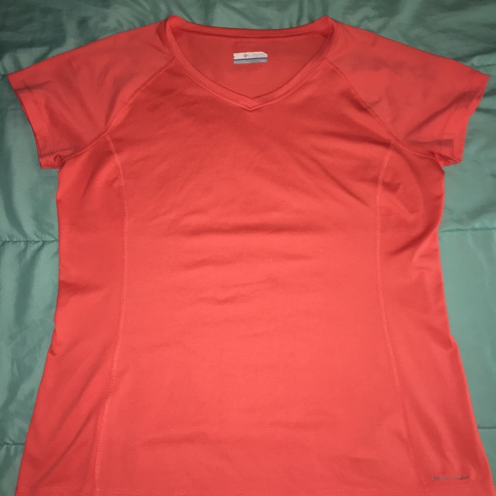 Columbia t shirt