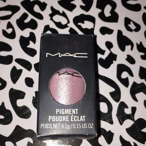 M•A•C "kitschmas" eye shadow PIGMENT💜