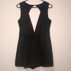 💄Black romper ••