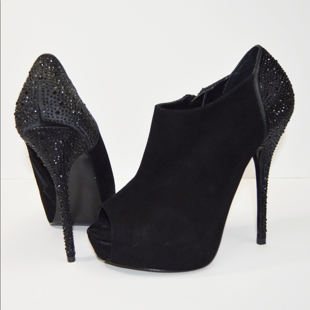 New Steve Madden Suede "Hartles" Peep Toe Heel