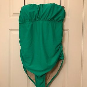 LAST CHANCE Strapless green swimsuit