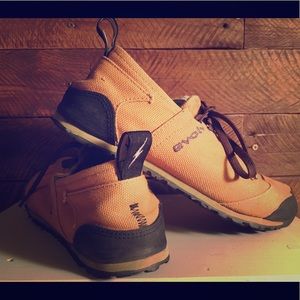 Approach Shoes - Evolv, Size 6.5
