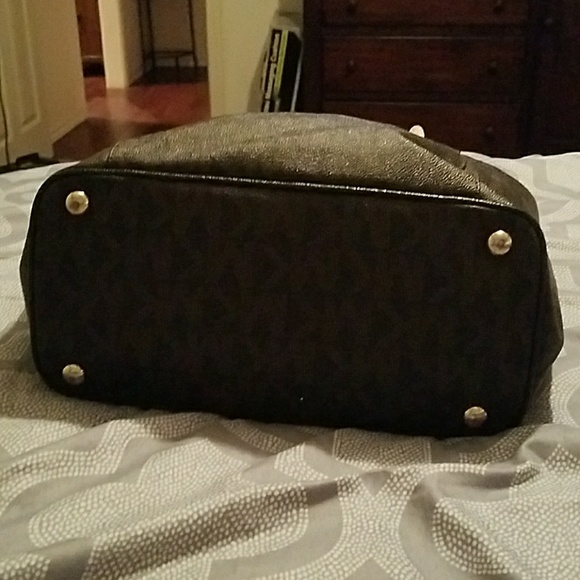 Michael Kors purse - Picture 2 of 4