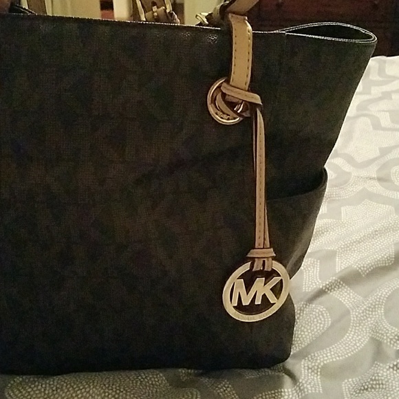 Michael Kors purse - Picture 4 of 4