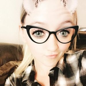 Meet your Posher, Cortni