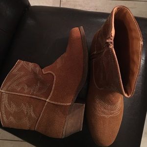 Suede low cowboy boots