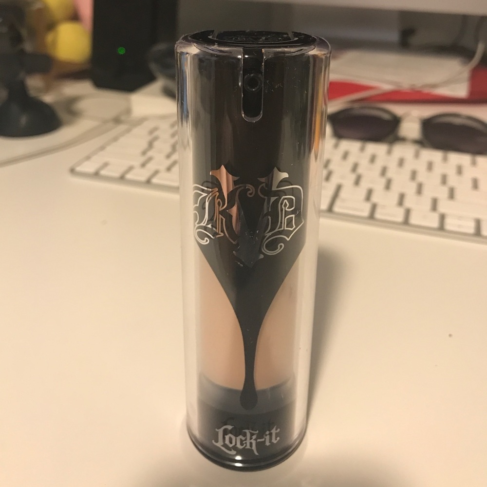 Kat von d lock it foundation