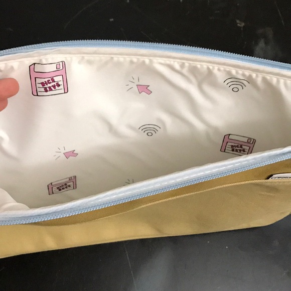 Computer case - Picture 2 of 3