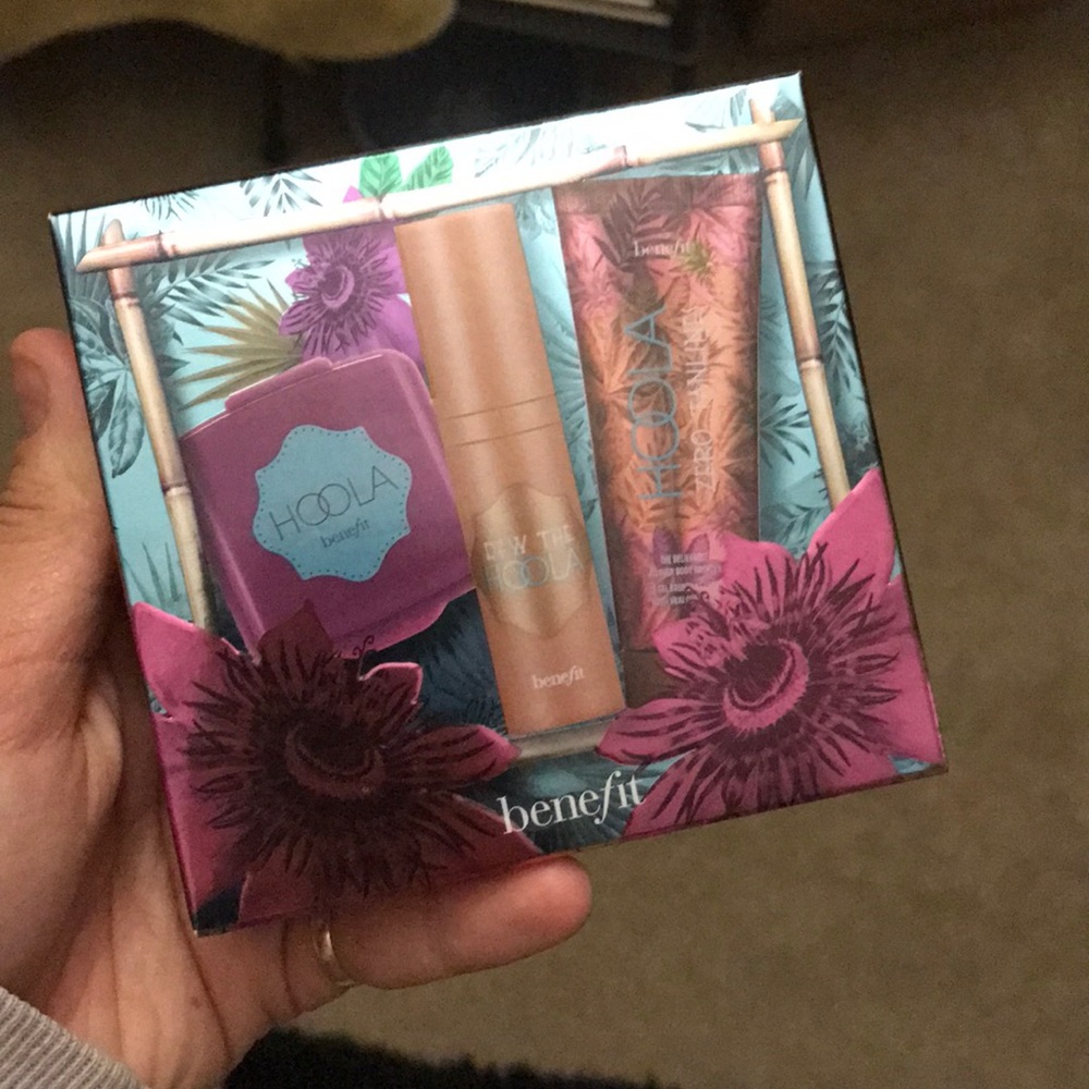 Benefit three-piece bronzer set