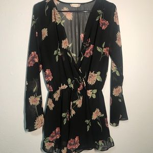 💄🌸Black floral romper