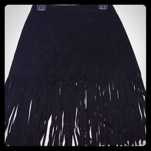 Fringe bottom skirt, black & super cute.