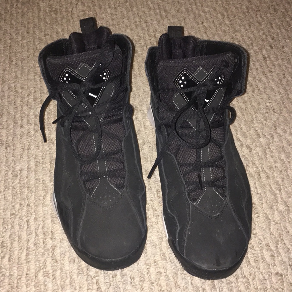 Black Jordan shoes.