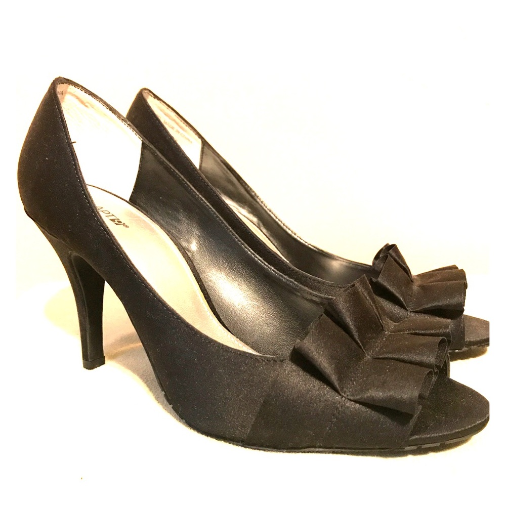 🎉SOLD🎉 APT. 9 Black Heels