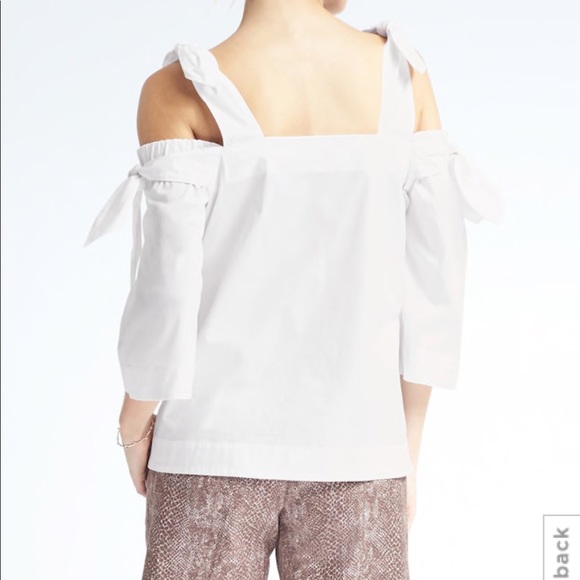 🎉HP🎉Banana Republic Easy Care Bow-Shoulder Top - Picture 2 of 4