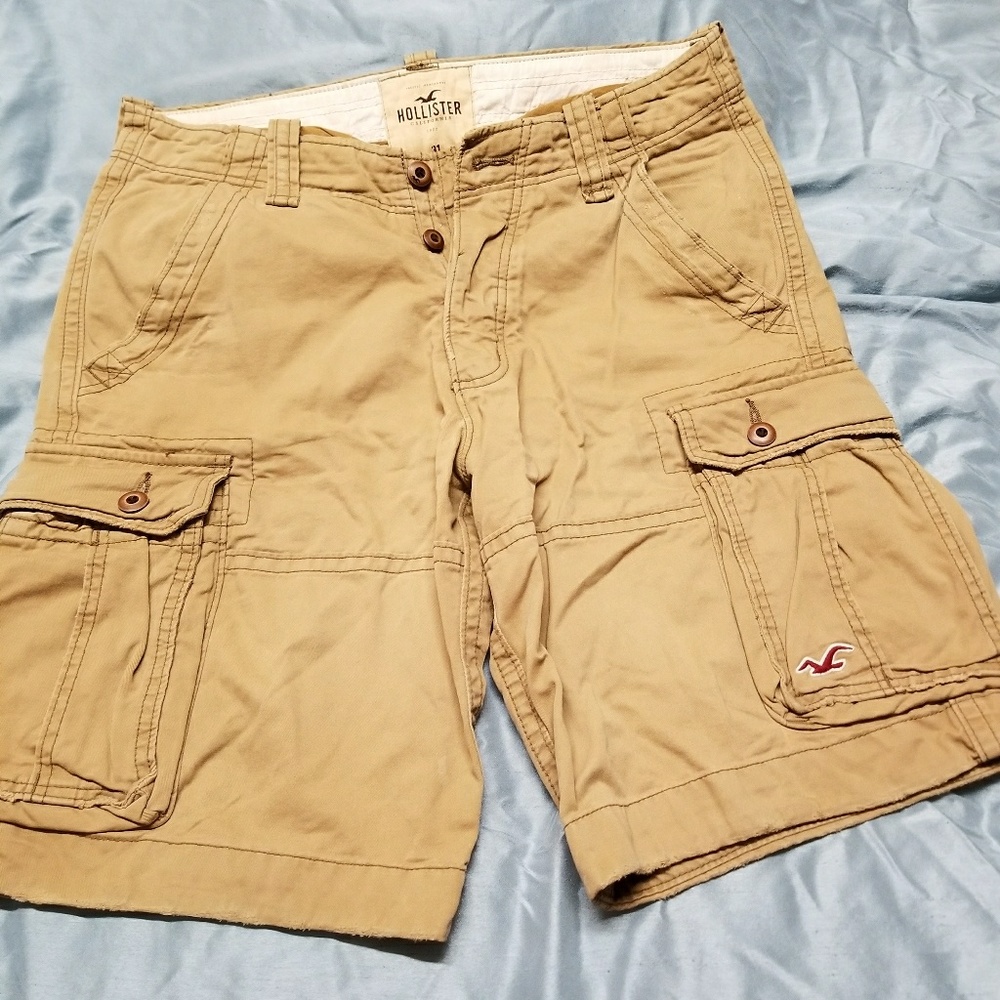 Hollister khaki cargo shorts. Size 31 mens