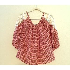 Soprano women's cold shoulder top size small