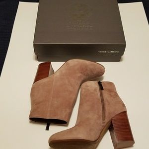 Vince Camuto Size 8M Brand New with Box