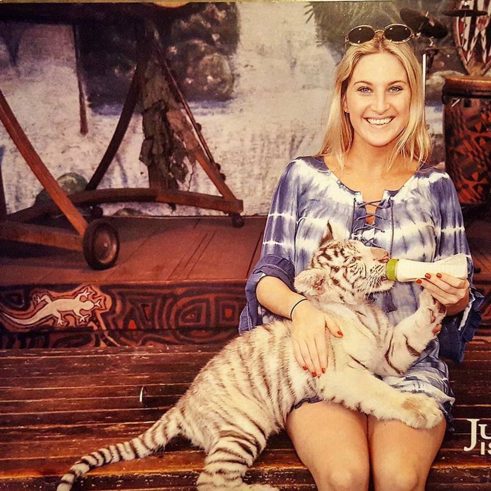 Meet your Posher, Alicia