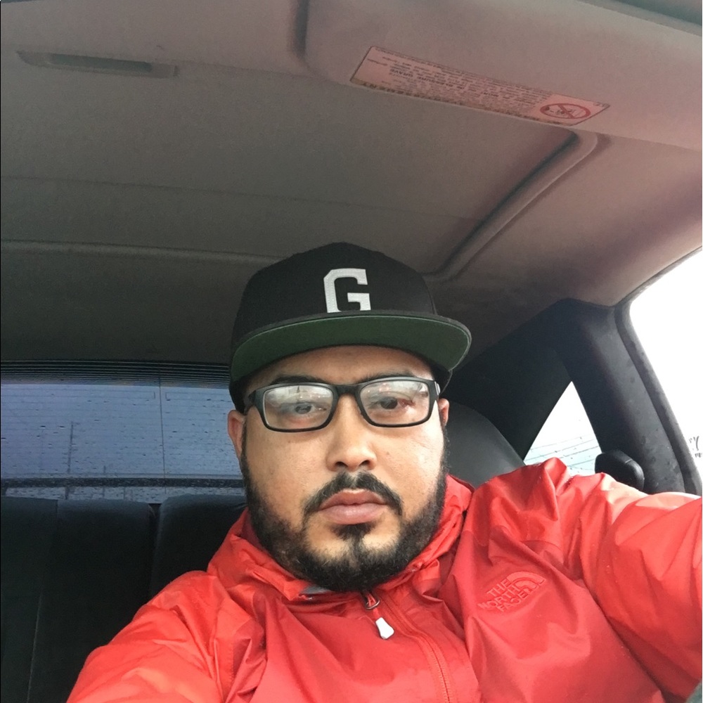 Meet your Posher, Dennis