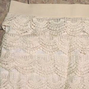 Cotton cream skirt with lace detail