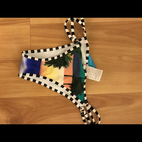 NWT Salinas Dual Strap Bottom Sunny Stripe Size S - Picture 3 of 3