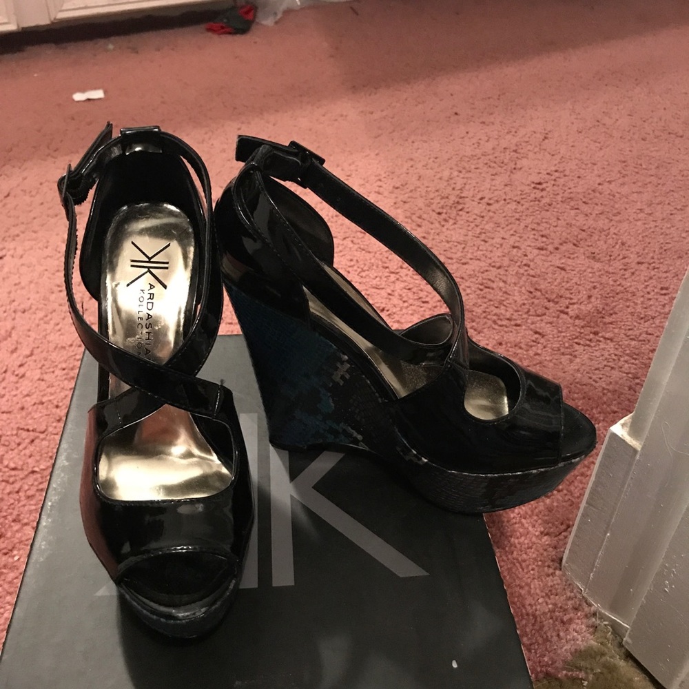 Black wedged shoes - Picture 2 of 7